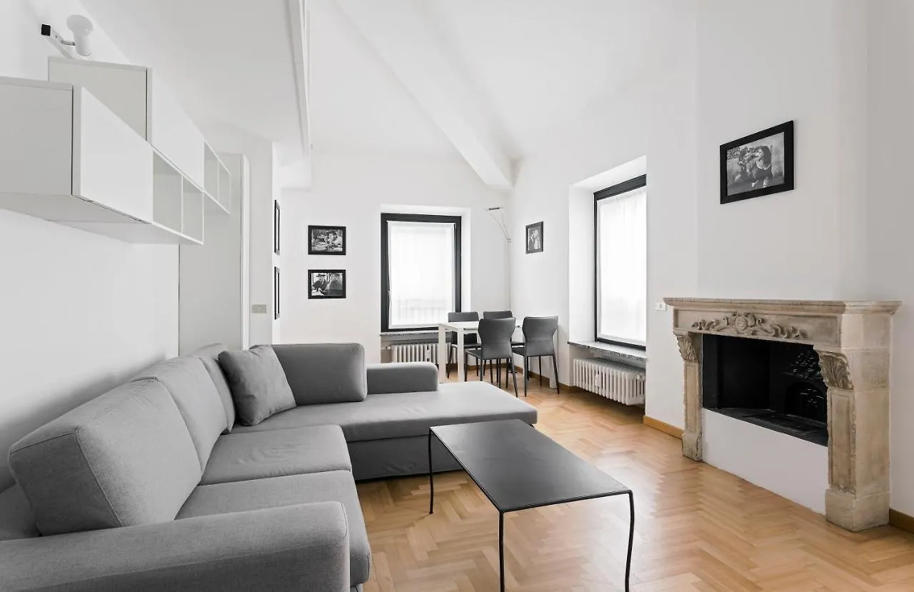 Living Brera, A Unique Experience - Vicolo Fiori Apartment Milan