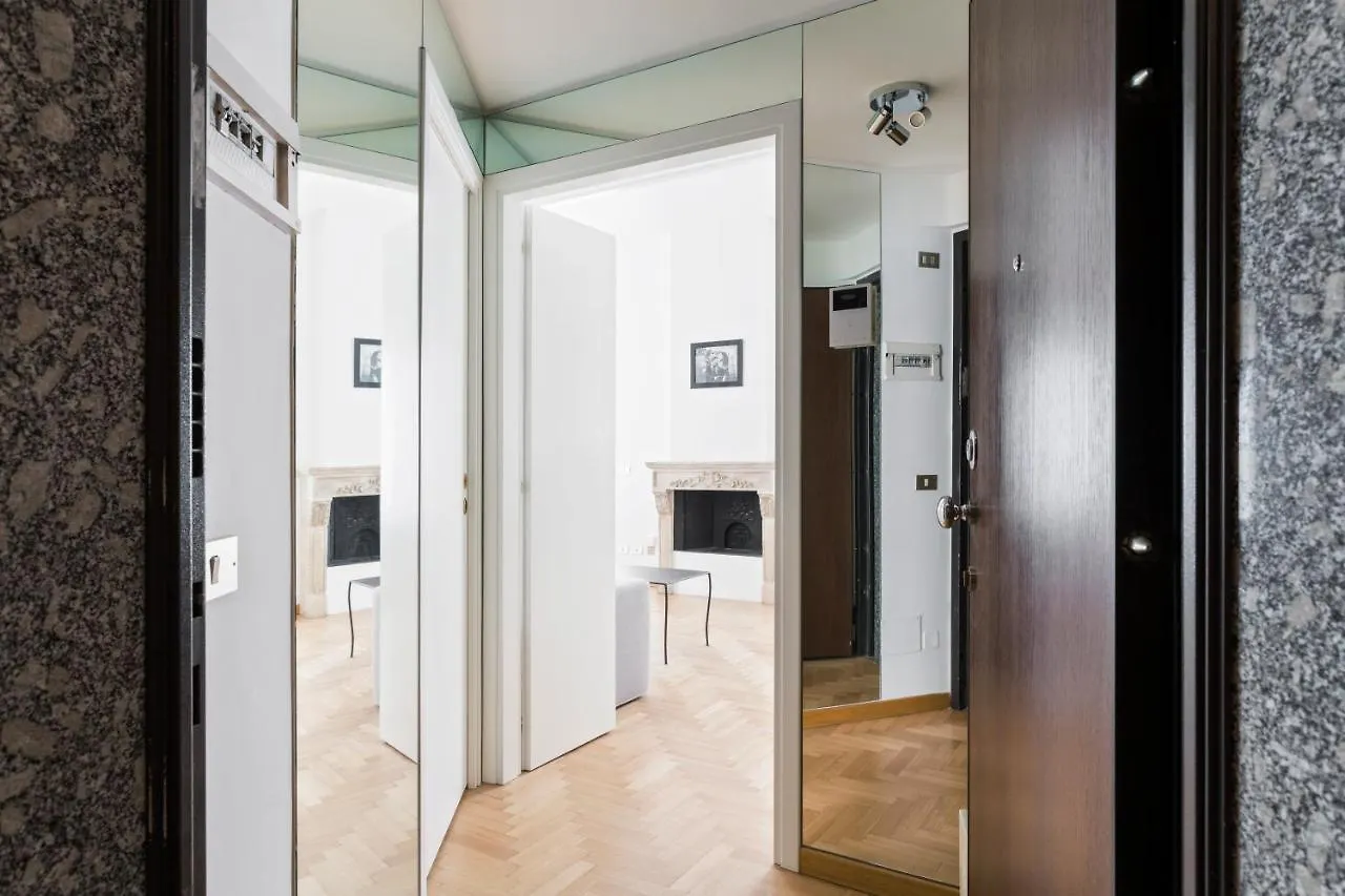 Living Brera, A Unique Experience - Vicolo Fiori Apartment Milan 0*,
