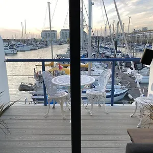 Seascape - Floating At Marina With Free Parking , Brighton United Kingdom