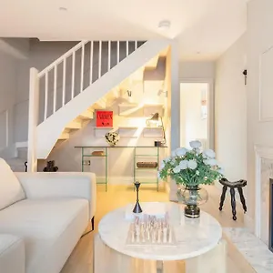 Spring Cosy 2-bed With Free Parking , London United Kingdom